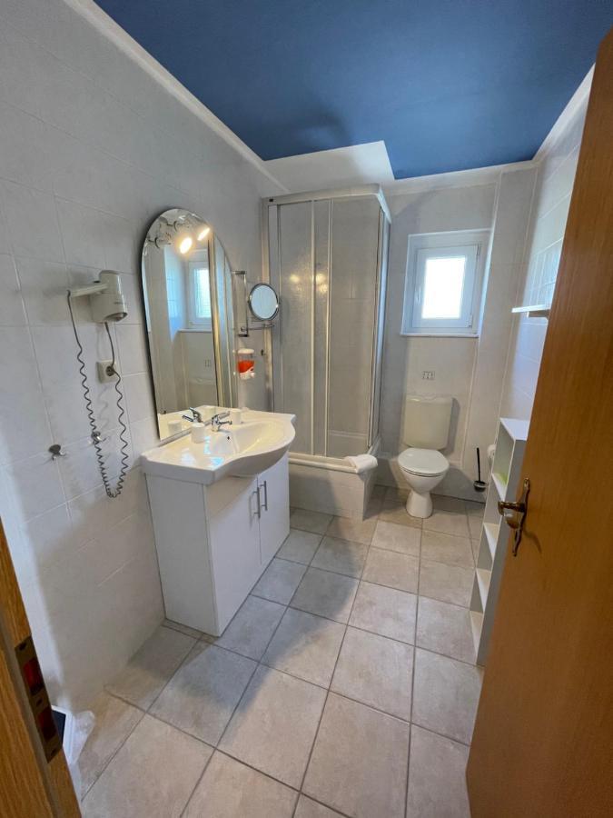 Отель Haus Usedom Ferienwohnungen Mit Fruehstuecks-Restaurant 4*