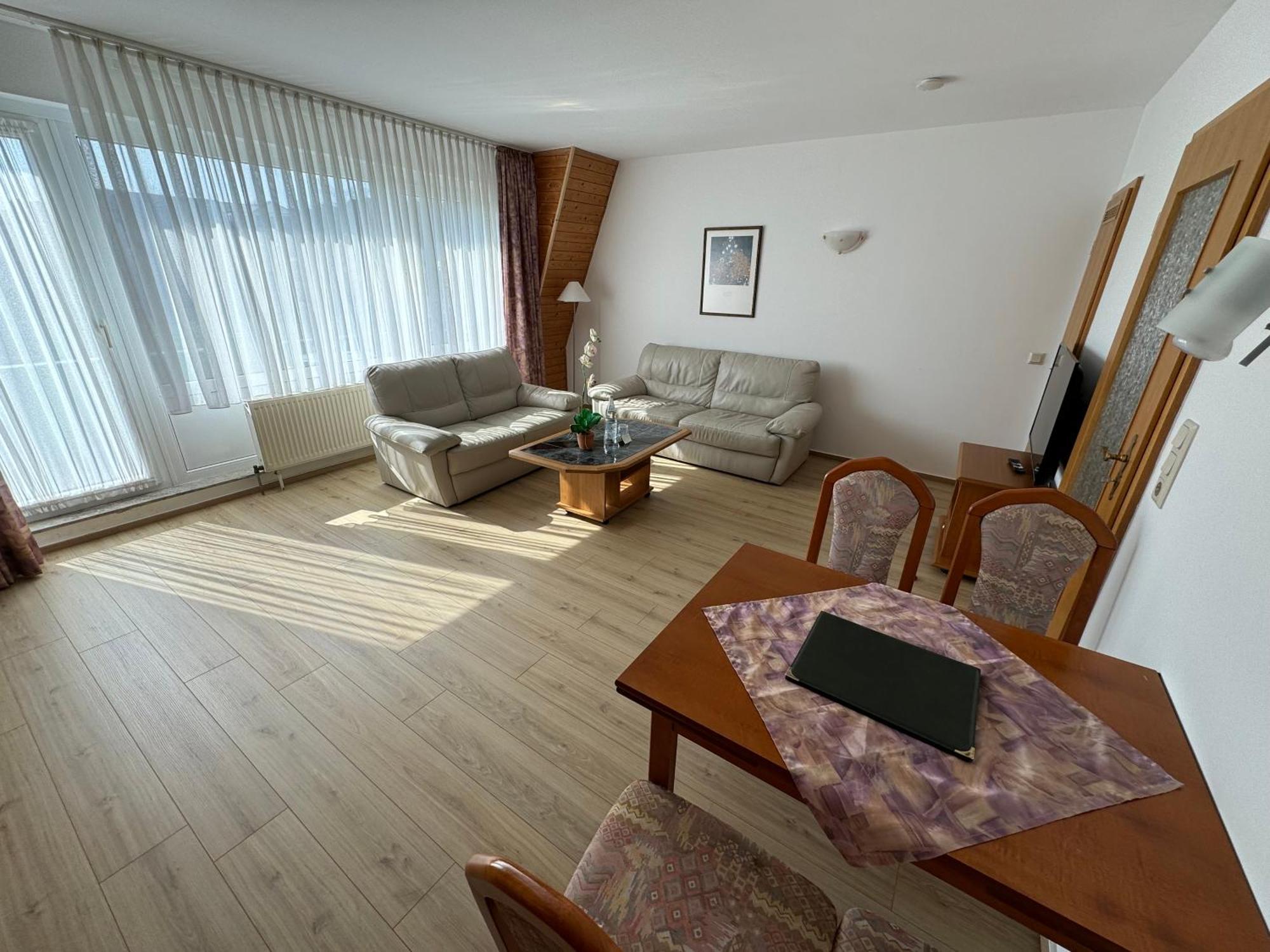Отель Haus Usedom Ferienwohnungen Mit Fruehstuecks-Restaurant 4*