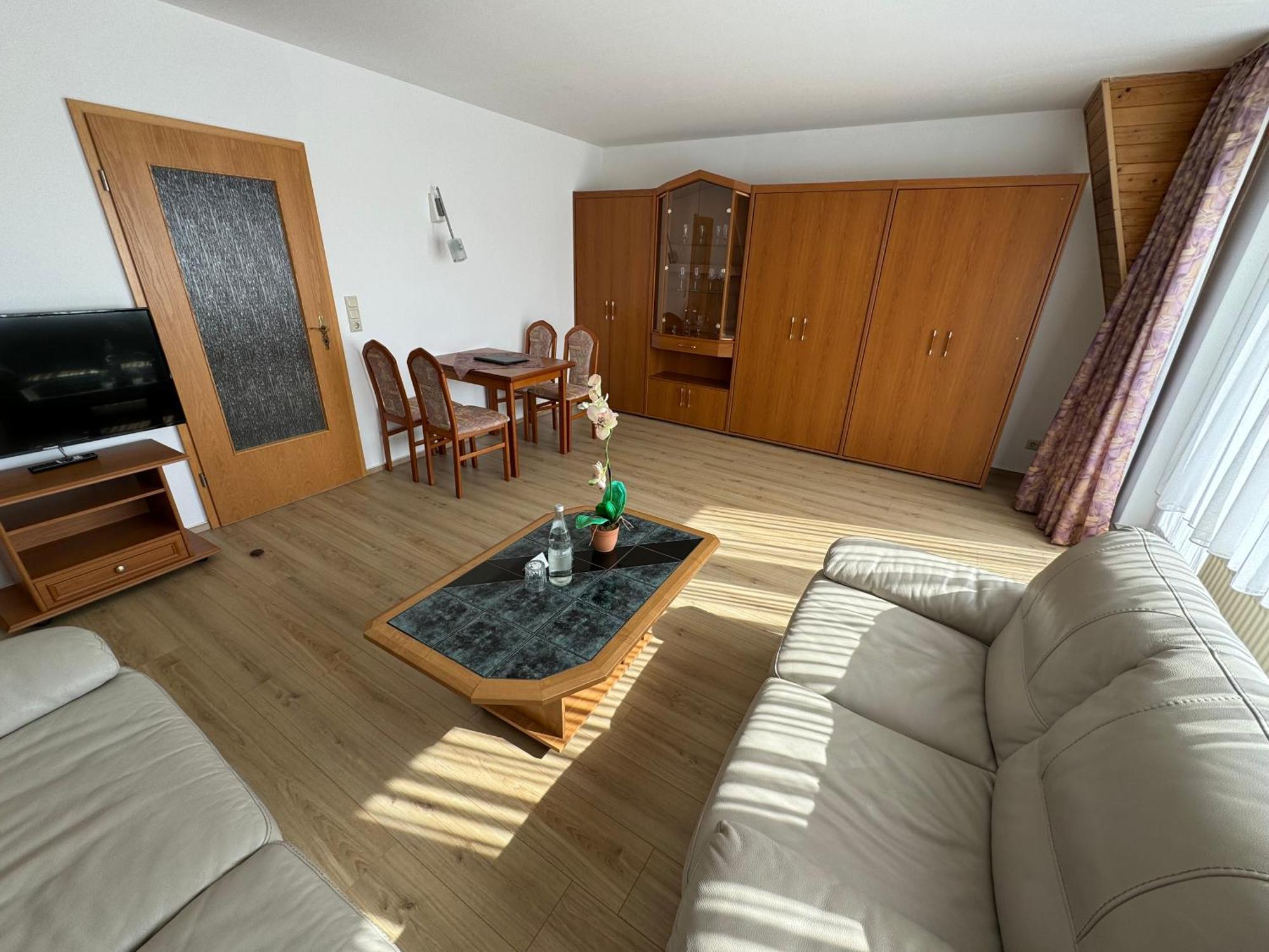 Отель Haus Usedom Ferienwohnungen Mit Fruehstuecks-Restaurant Кёльпинзе